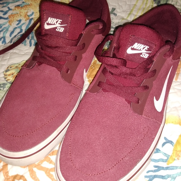 Women s Purple Sneakers Athletic Shoes FREE SHIPPING Zappos com Women s Purple Sneakers Athletic Shoes FREE SHIPPING Zappos com